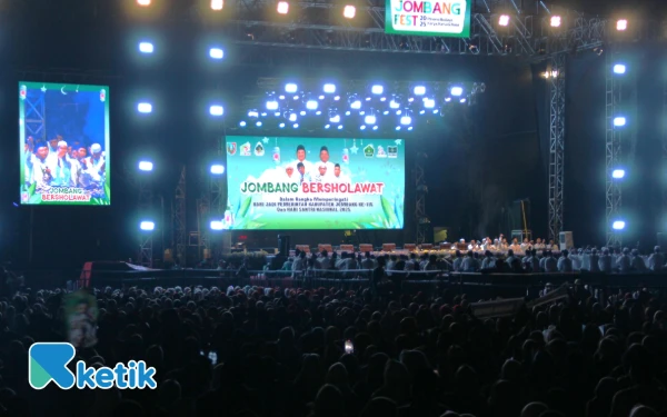 Thumbnail Berita - Jombang Fest 2025 Masuki Dua Hari Terakhir, Gelaran Wayang Kulit Cak Percil sampai Ada Band Hibur Masyarakat