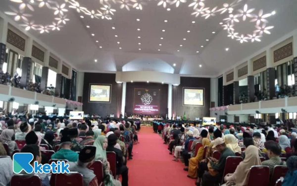 Thumbnail Berita - Bertepatan Dies Natalis ke-64, UIN Malang Wisuda 800 Lulusan Sekaligus Luncurkan Kas Wakaf