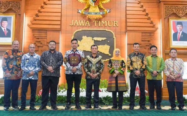 Thumbnail Berita - Pemprov Jatim dan Jateng Teken 11 Kerja Sama Strategis Dorong Pertumbuhan Ekonomi Daerah