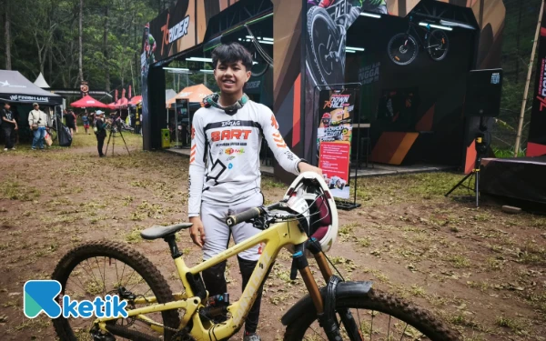 Thumbnail Berita - Pandu, Biker Kota Batu Catatkan Waktu Tercepat Kualifikasi Men Elite IDH 2025