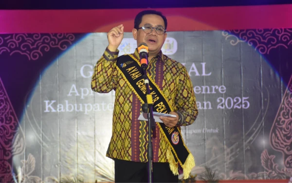 Thumbnail Berita - Lewat Duta Genre 2025, Wabup Sukirman Ajak Remaja Pekalongan Tolak Pernikahan Dini