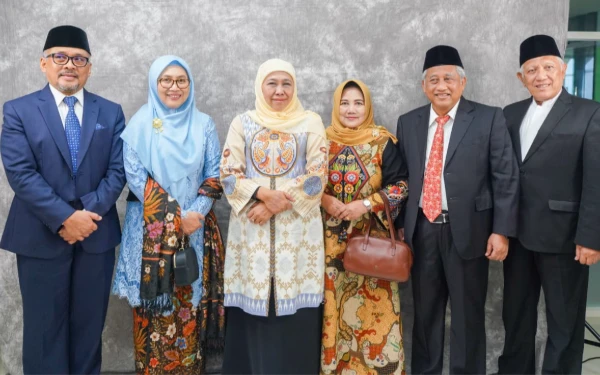 Thumbnail Berita - Khofifah Hadiri Pelantikan Rektor UNUSA 2025-2030