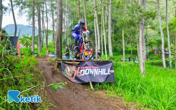 Thumbnail Berita - Rider Lahap Trek Basah Klemuk Bike Park Kota Batu di Final Run 76 IDH 2025