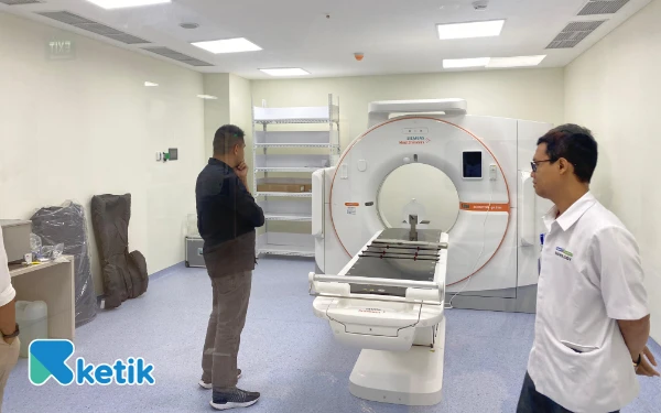 Thumbnail Teknologi terbaru CT Scan yang dimiliki oleh Siloam Hospitals Gubeng Surabaya. (Foto: Shinta Miranda/Ketik.com)
