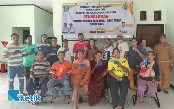 Thumbnail Berita - Pemdes Kawasi Distribusikan DBH Tahap I: KK Lama Terima Rp9 Juta, KK Baru Rp3 Juta