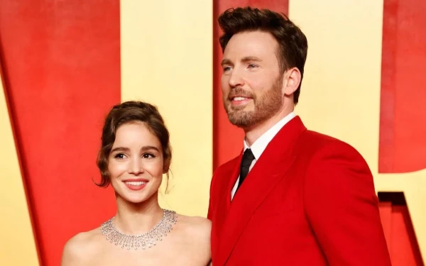 Thumbnail Berita - Chris Evans Resmi Jadi Ayah, Alba Baptista Lahirkan Putri Pertama Mereka