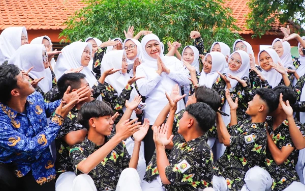 Thumbnail Berita - Khofifah All-Out! TKA Siap Digelar,  Ingatkan Listrik dan Jaringan Stabil Demi Sukseskan Siswa Masuk PTN