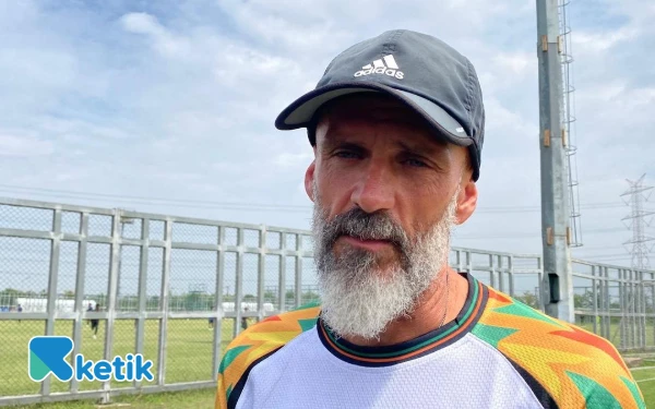 Thumbnail Berita - Eduardo Perez Asah Finishing dan Pertahanan Jelang Pertandingan Persebaya vs Persis