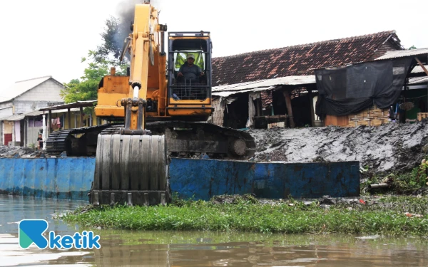 Thumbnail Berita - Bupati Subandi Cek Pengerukan Sungai Mbah Gepuk, Cegah Banjir di Tiga Kecamatan di Sidoarjo