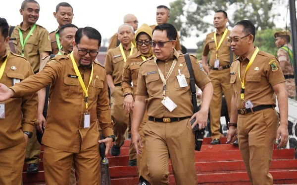 Thumbnail Berita - TKD Dipotong 2,8 T, Pemprov Jatim Usulkan Program Rp10 T Demi Selamatkan Proyek Strategis