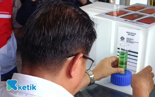 Thumbnail Berita - Banyak Motor Warga Brebet, Kementerian ESDM Cek BBM SPBU di Surabaya hingga Malang