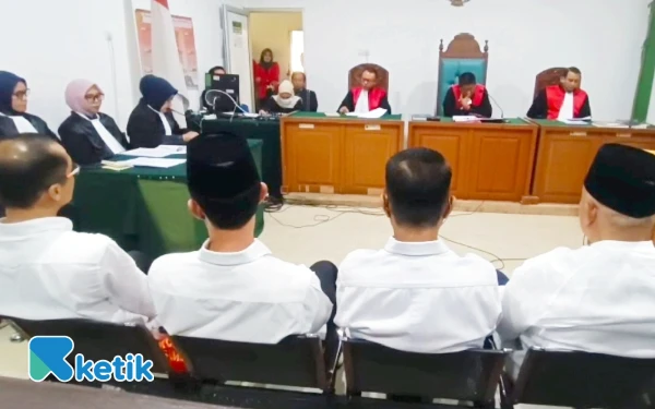 Thumbnail Berita - Harnojoyo dan Alex Noerdin Cs Didakwa Korupsi Rp137 Miliar di Proyek Pasar Cinde Palembang