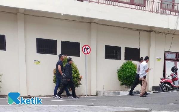 Thumbnail Berita - ‎Oknum Anggota DPRD Kota Blitar Penuhi Panggilan Polres Batu Soal Dugaan Perzinaan