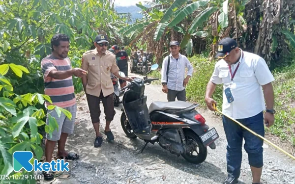 Thumbnail Berita - Bupati Bassam Instruksikan PUPR Halsel Lakukan Penanganan Teknis Jalan Wayaua–Tabangame