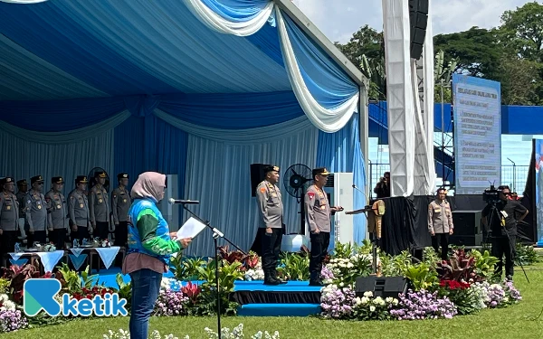 Thumbnail Berita - Hore! Ojol Jatim Dapat Bonus Hari Raya, Diskon Jaminan Sosial, dan Apresiasi Langsung dari Kapolri