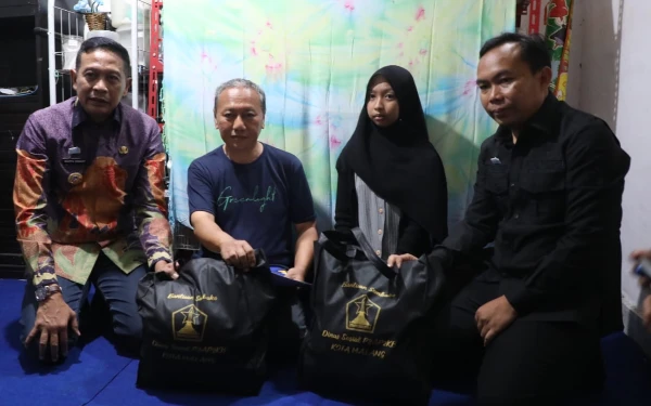 Thumbnail Berita - Wali Kota Malang Takziah ke Korban Hanyut di Selokan, Gratiskan Biaya Pendidikan Sang Cucu