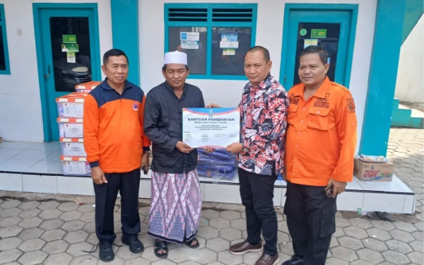 Thumbnail Berita - Atap Asrama Putri Ponpes Situbondo Ambruk, Tim BPBD Jatim Gelar Assessmen dan Kirim Material Bangunan