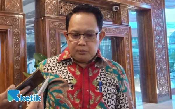 Thumbnail Berita - DPRD Jatim Pertanyakan Suntikan Modal Rp300 Miliar ke BUMD, Ini Tanggapan Sekda