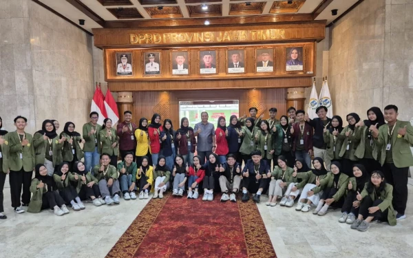 Thumbnail Berita - Sambang DPRD Jatim, Mahasiswa Administrasi Negara Urun Rembug Gagasan Ekonomi Kreatif