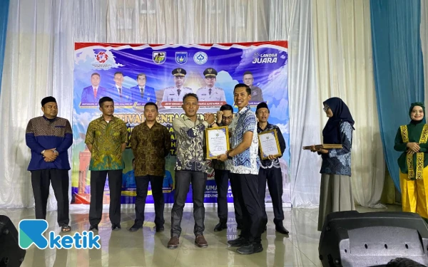 Thumbnail Berita - Peringati Sumpah Pemuda, KNPI Langsa Serahkan Penghargaan kepada Forkopimda