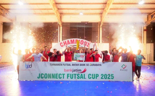 Thumbnail Berita - Seru! Turnamen Futsal Antar Bank 2025 di Surabaya, Bank Jatim Raih Gelar Juara