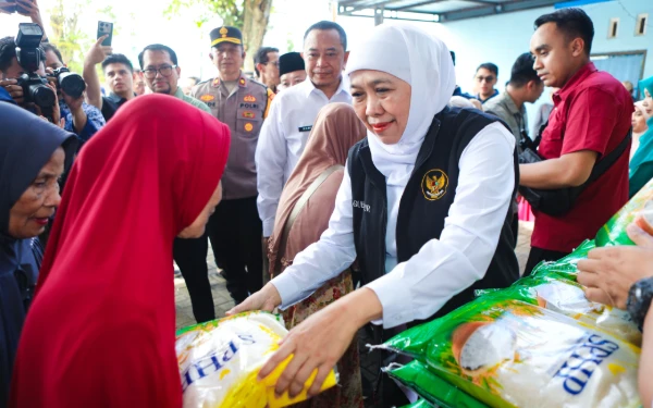 Thumbnail Berita - Terima Kasih Bu Gubernur! Pasar Murah Khofifah di Bondowoso Disambut Bahagia Warga