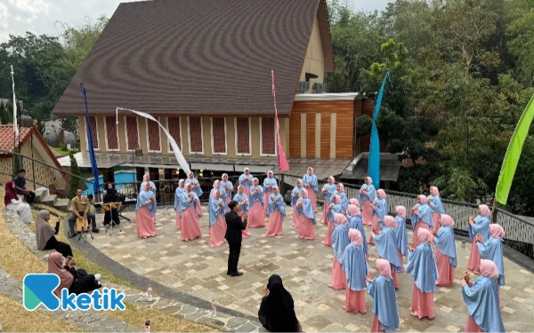 Thumbnail Berita - Thursina Voice IIBS Tampil di Thurvo Mini Concert Ampitheater Shanaya Resort Malang Jelang KICC 2025