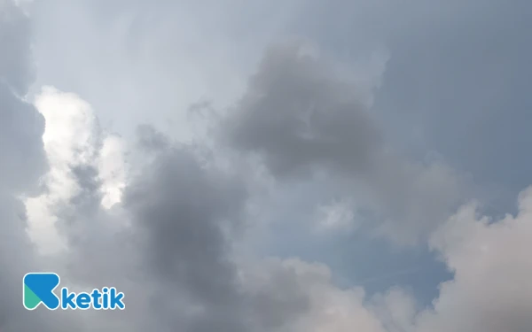 Thumbnail Berita - Cuaca Kota Surabaya 3 November 2025 Diprakirakan Hujan Ringan, Kota Pasuruan Berawan