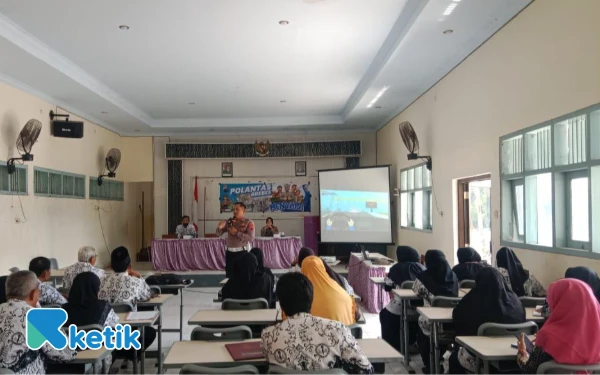 Thumbnail Berita - Polantas Brebes Ajak Guru Jadi Teladan di Jalan: Pakai Helm dan Patuh Rambu, Yuk!