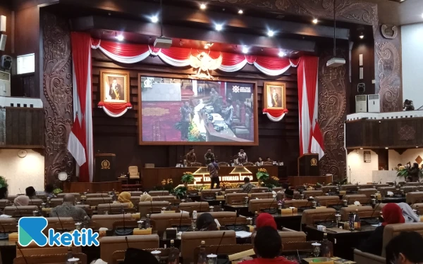 Thumbnail Berita - DPRD Jatim Bentuk Pansus, Evaluasi Kinerja BUMD dan Anak Usahanya