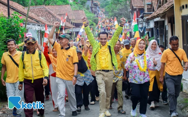 Thumbnail Berita - HUT Golkar Ke-61, Ribuan Warga Karangpucung Cilacap Jalan Sehat Bareng Mas Moro