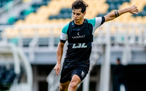 Thumbnail Berita - Genap Catatkan 100 Laga di Persebaya, Bruno Moreira: Ini Bukan Akhir, tapi Awal Baru!