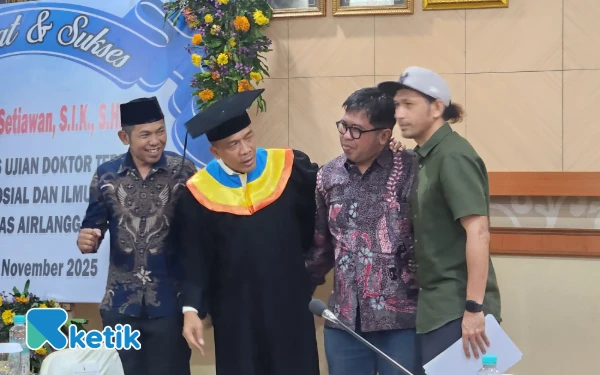 Thumbnail Berita - Kapolda Jabar Raih Gelar Doktor! Disertasi Jujur dan Menginspirasi Ini Bikin Kagum Suko Widodo