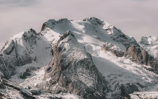 Thumbnail Berita - Longsor Salju di Himalaya Tewaskan Tiga Pendaki, Empat Lainnya Masih Hilang