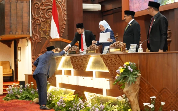 Thumbnail Berita - Komisi C DPRD Jatim Dorong Bapenda Maksimalkan Pajak Daerah dan Pengelolaan Aset