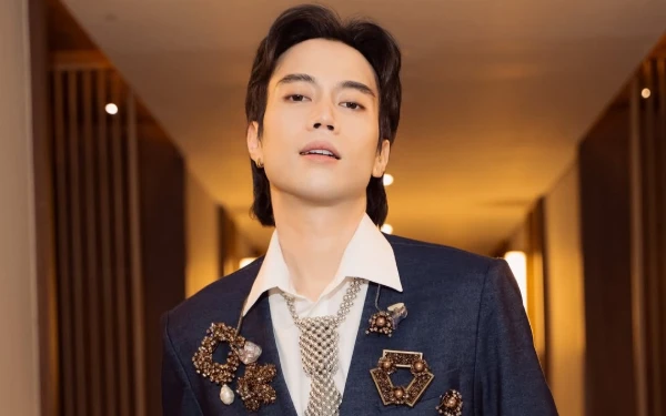 Thumbnail Berita - Vidi Aldiano Hiatus, Janji Tetap Nongol di Sosmed Buat Sapa Fans