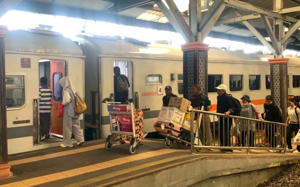 Thumbnail Berita - Siap-siap Liburan! KAI Daop 8 Surabaya Tambah 6 Perjalanan KA di November