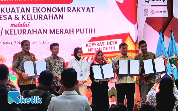 Thumbnail Berita - Ribuan Pendamping Koperasi di Jatim Full Senyum! Honor Segera Masuk Rekening, Wagub Emil Berharap KDMP Tumbuh