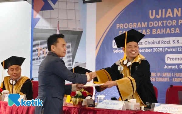 Thumbnail Berita - Lulus Doktor di Unesa, Dosen UIN Malang Choirul Rozi Ungkap Rahasia Kuasai Speaking Skill dengan Metode Multimodal