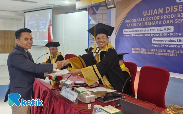 Thumbnail Berita - Lulus Doktor di Unesa, Dosen UIN Malang Dr Choirul Rozi Ungkap Rahasia Kuasai Speaking Skill dengan Metode Multimodal