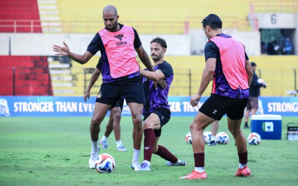 Thumbnail Berita - Laga Persik vs Persebaya Gagal di Kediri, Stadion Brawijaya Tak Lolos Uji Keamanan