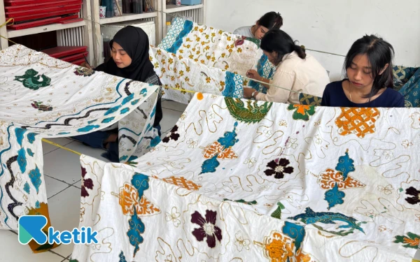 Thumbnail Berita - Keren! Mahasiswa Fasilkom UPN Veteran Jatim Bantu UMKM Batik Go Digital Lewat Program Bridgepreneur