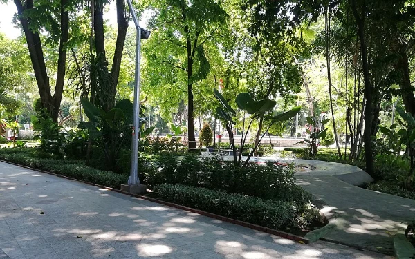 Thumbnail Berita - Panas Surabaya Nggak Jadi Masalah! Ini 5 Tempat "Ngadem" Gratis Buat Santai Tanpa ke Mal