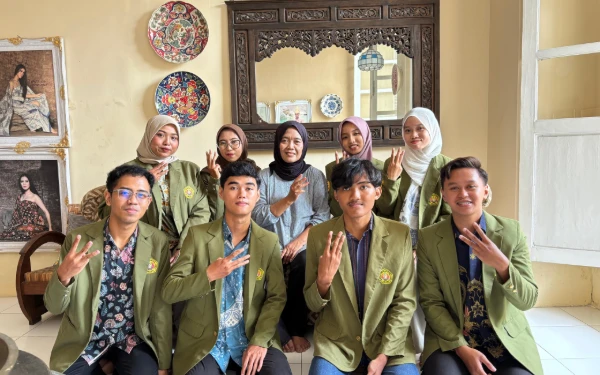 Thumbnail Keren! Mahasiswa Fasilkom UPN Veteran Jatim Bantu UMKM Batik Go Digital Lewat Program Bridgepreneur