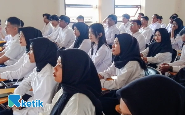 Thumbnail Berita - Disnakertrans Tulungagung Gelar Pelatihan Barbershop, Barista dan English for Frontliner