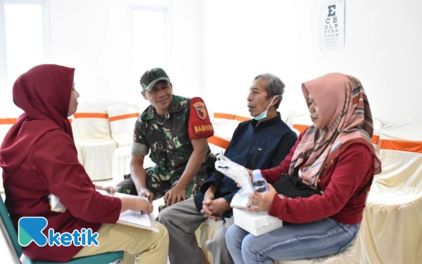 Thumbnail Berita - Kodim 0818 Gelar Operasi Katarak Gratis, Puluhan Lansia Kembali Dapat Melihat dengan Jelas