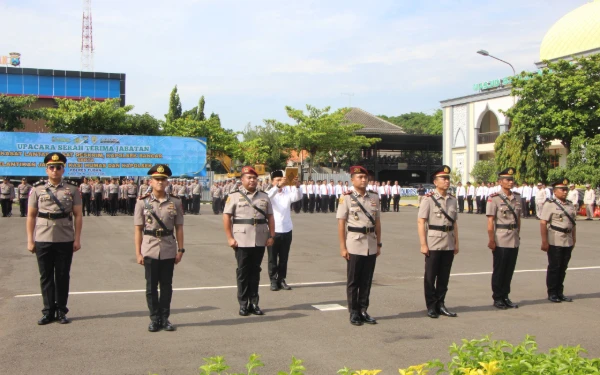 Thumbnail Berita - Kapolres Tuban Pimpin Sertijab, Ini Daftar Pejabat Baru yang Dilantik