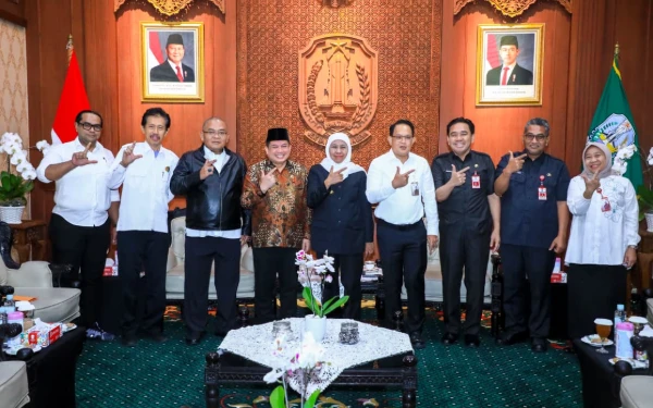 Thumbnail Berita - Gubernur Khofifah Bahas Strategi Penyelesaian Masalah Pertanahan Bersama Kepala BPN Jatim