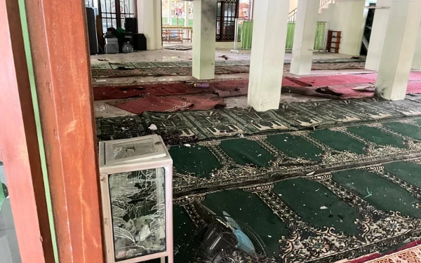 Thumbnail Berita - BREAKING NEWS! Ledakan di SMAN 72 Jakarta Terjadi Saat Shalat Jumat