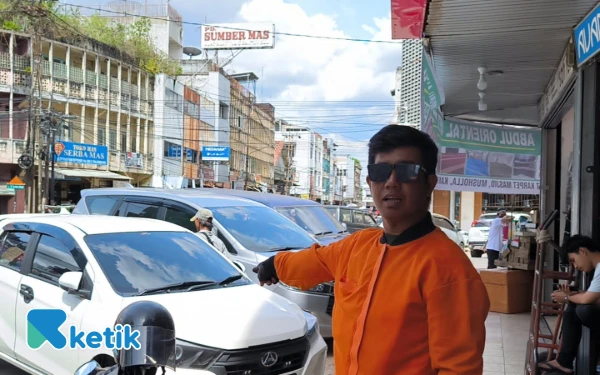 Thumbnail Berita - Sedang Live TikTok, Ojol Ini Tak Sengaja Rekam Aksi Jambret Kalung Emas di 17 Ilir Palembang